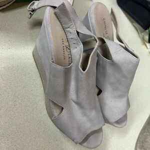 Chinese Laundry Women's beige Wedge Sandals
